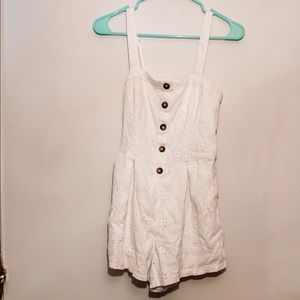 White Hollister Romper with pockets!